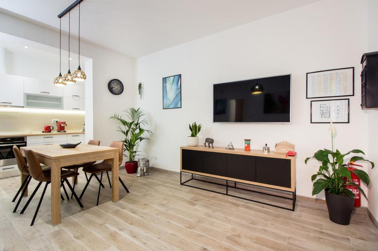 Utopia Apartments Split Buitenkant foto